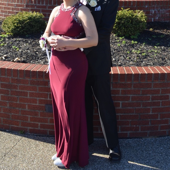 Dresses & Skirts - Maroon Prom Dress